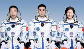 神十五航天员亮相答记者问 神十五航天员亮相答记者问