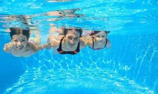 跟游泳教练频繁肢体接触 跟游泳教练频繁肢体接触