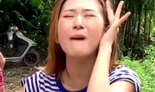 迪丽热巴春晚跳舞摔跤了 迪丽热巴春晚跳舞摔跤了