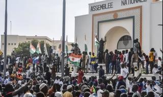 解放军军机进台海罕见喊话 解放军军机进台海罕见喊话