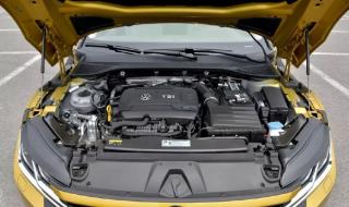 车里一下比一下撞的狠 车里一下比一下撞的狠